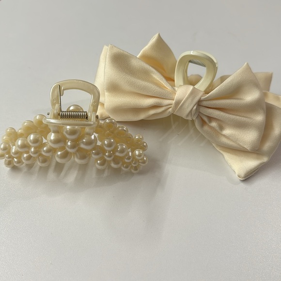 Cream Bow Hair Clip - Picture 2 of 2